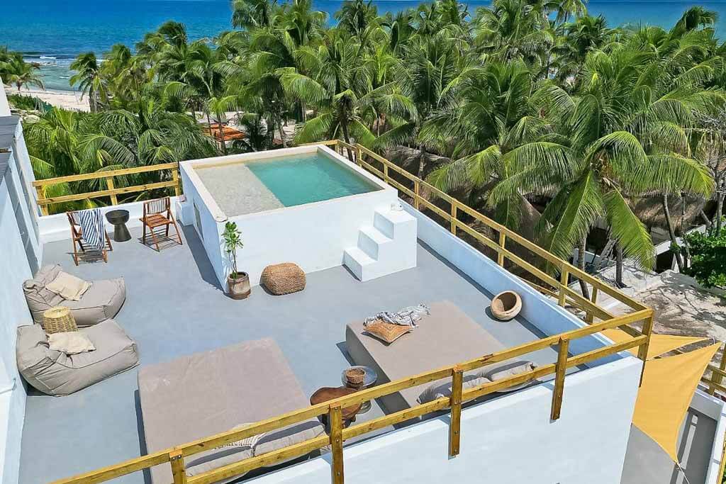 Boutique hotel Casa Alkimia with a rooftop dipping pool